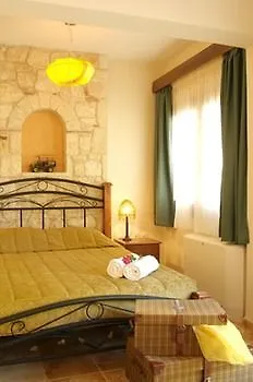 Akritas Ef Zin & מלון